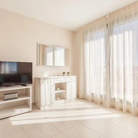 Apartman Pierre & *